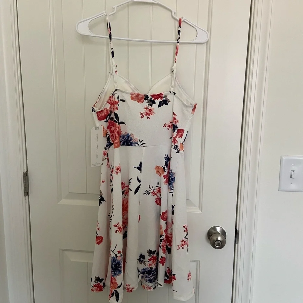 NWT | Almost Famous women’s floral minidress — medium - Picture 6 of 6
